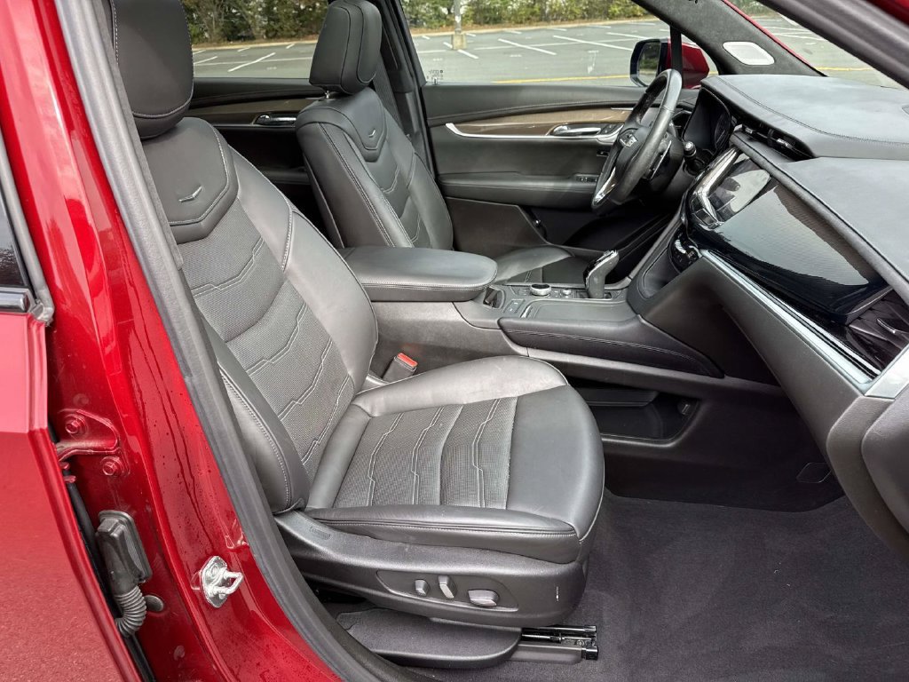 Used 2024 Cadillac XT6 Sport w/ Platinum Package AWD/4WD image 7