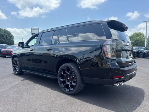 New 2026 Chevrolet Suburban RST w/ RST Capability Package AWD/4WD image 4