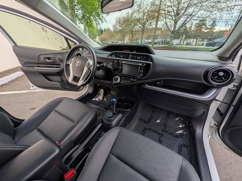 Used 2016 Toyota Prius C Four image 11