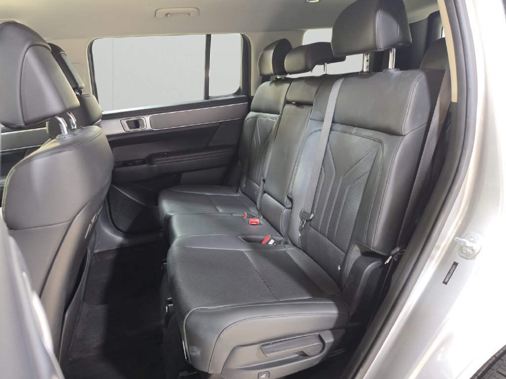 Used 2025 Hyundai Santa Fe SEL AWD/4WD image 16