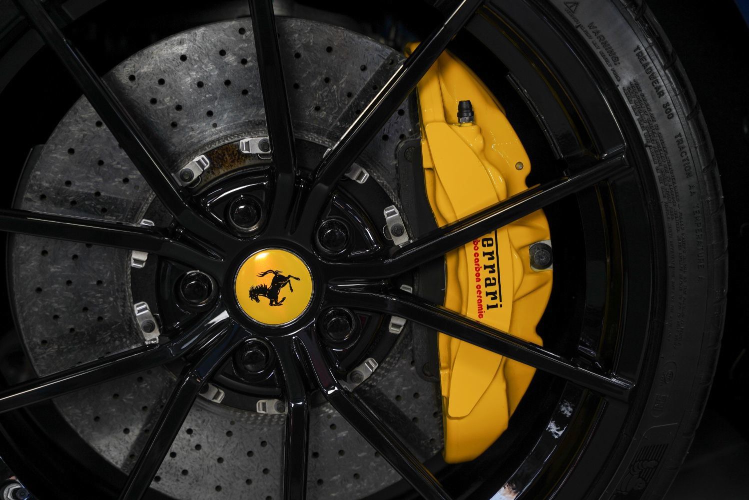 Used 2019 Ferrari Portofino RWD image 19