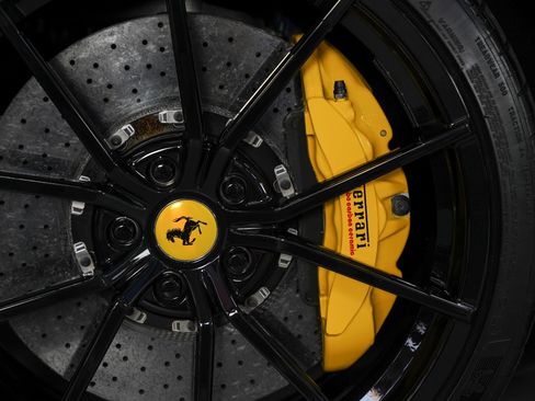 Used 2019 Ferrari Portofino RWD image 19