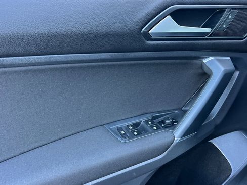 Used 2018 Volkswagen Tiguan S image 12