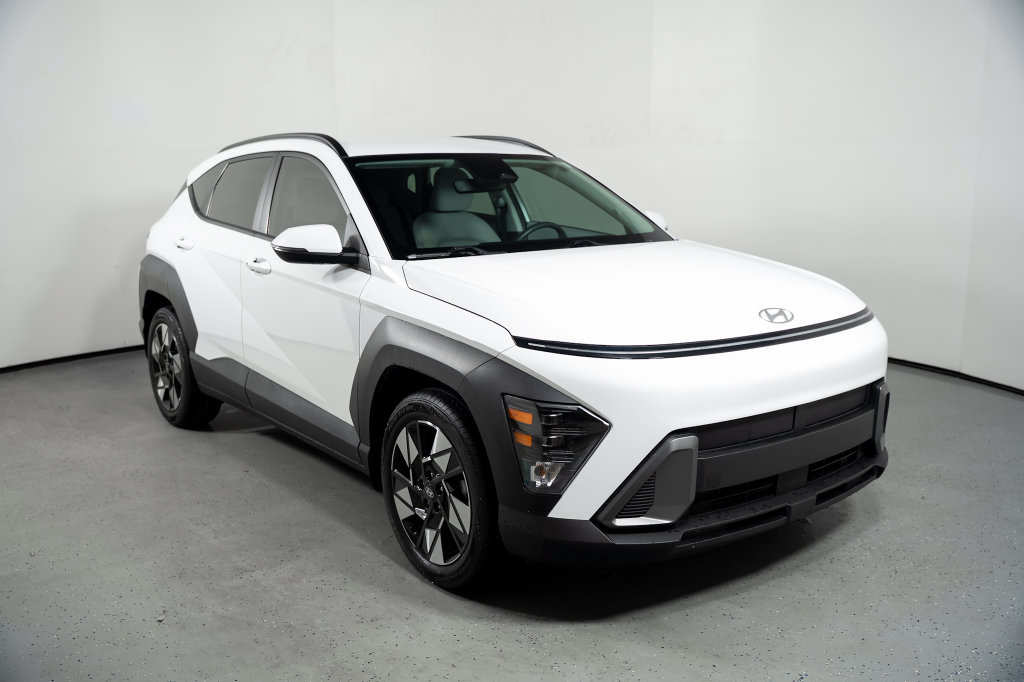 Used 2024 Hyundai Kona SEL FWD image 2
