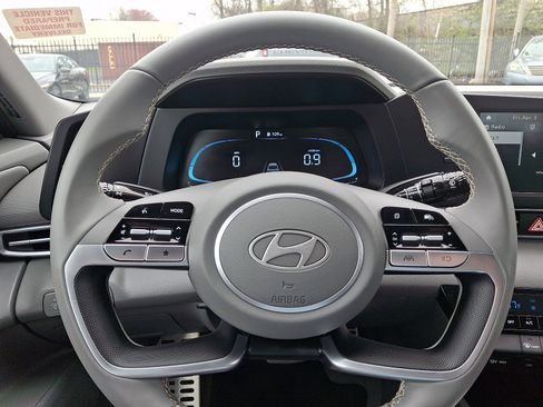 Certified 2025 Hyundai Elantra Sport image 18