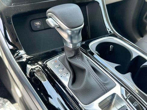 Used 2024 Kia Carnival EX image 24