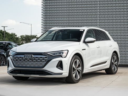 Certified 2024 Audi Q8 e-tron Premium Plus w/ Premium Plus Package AWD/4WD image 6