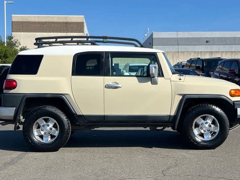 Used 2009 Toyota FJ Cruiser 4WD image 6