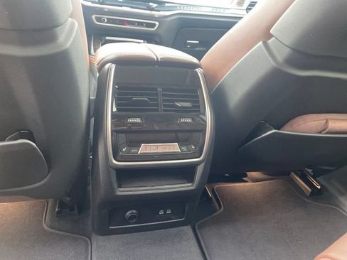 Used 2025 BMW X7 xDrive40i AWD/4WD image 14