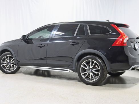 Used 2018 Volvo V60 T5 Cross Country w/ Convenience Package AWD/4WD image 9