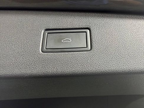 Used 2024 Volkswagen Tiguan SE FWD image 21