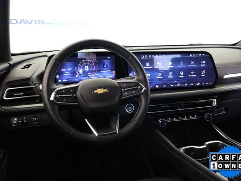 Used 2025 Chevrolet Traverse LT image 16