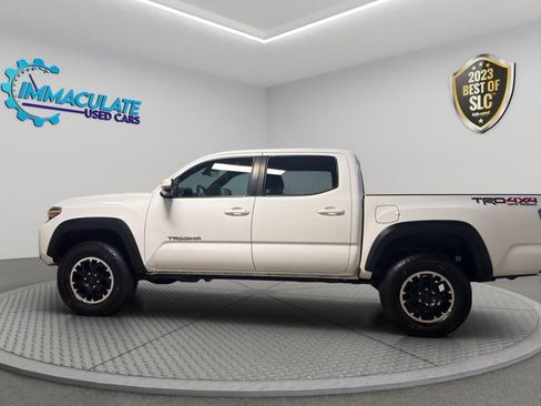 Used 2023 Toyota Tacoma TRD Off-Road w/ Technology Package AWD/4WD image 2