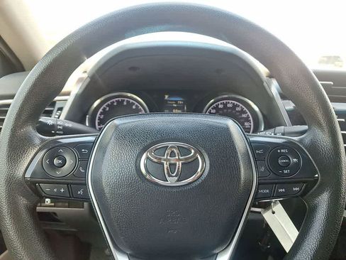 Used 2018 Toyota Camry LE FWD image 16