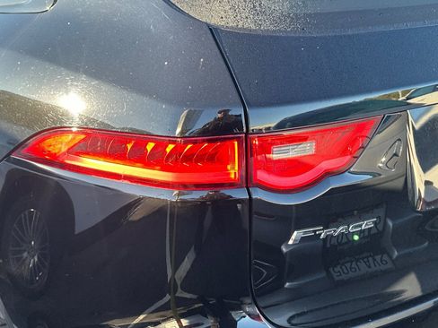 Used 2018 Jaguar F-PACE R-Sport image 9