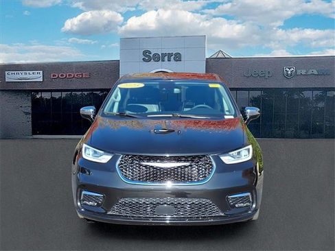 Certified 2023 Chrysler Pacifica Limited image 2