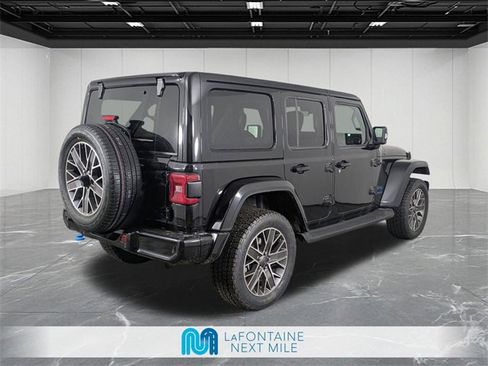 Used 2022 Jeep Wrangler Unlimited Sahara image 5