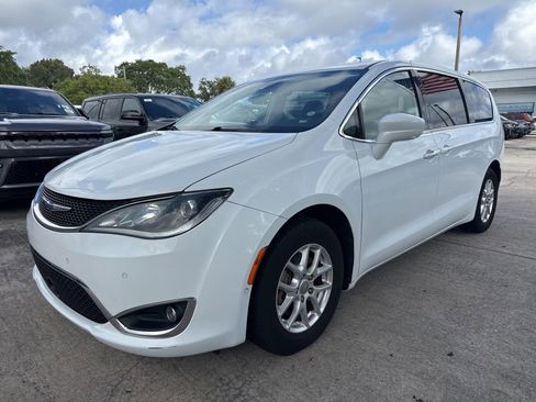 Certified 2020 Chrysler Pacifica Touring w/ Advanced Safetytec Group FWD image 20