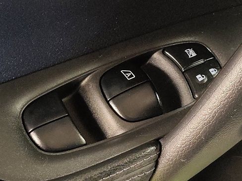 Used 2016 Nissan Rogue S image 27