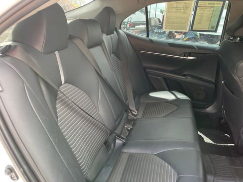 Used 2018 Toyota Camry SE image 23