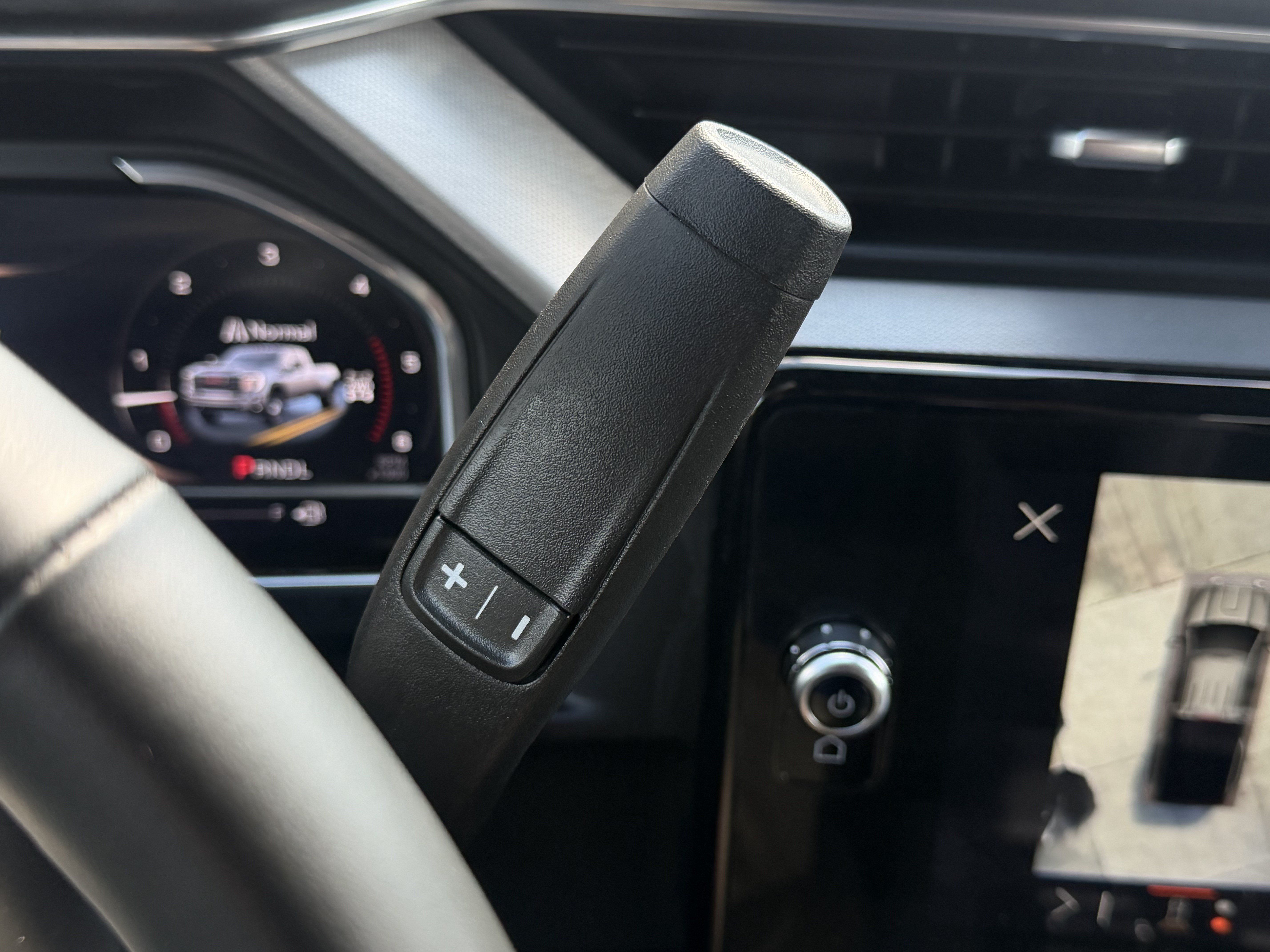Used 2025 GMC Sierra 3500 Denali AWD/4WD image 18