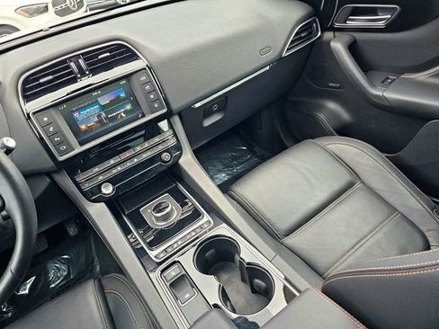 Used 2017 Jaguar F-PACE Prestige image 34