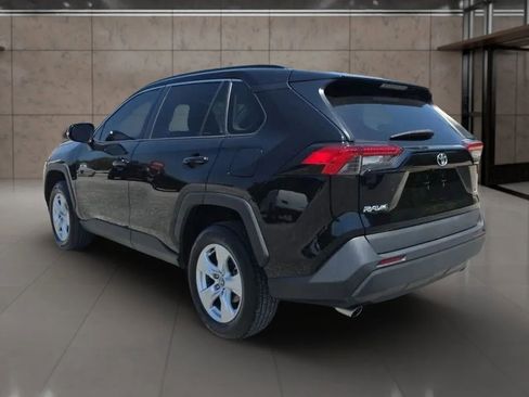 Used 2020 Toyota RAV4 XLE FWD image 6
