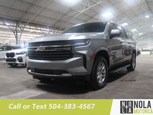 Used 2024 Chevrolet Suburban LT RWD image 2