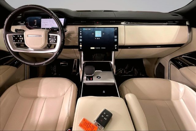 Used 2025 Land Rover Range Rover Long Wheelbase Autobiography AWD/4WD image 17