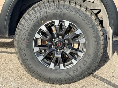 Used 2021 Nissan Titan PRO-4X w/ Pro-4x Convenience Package image 3