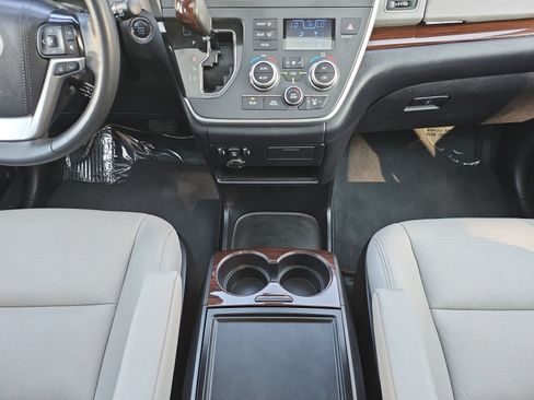 Used 2020 Toyota Sienna Limited AWD/4WD image 29