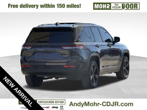 Used 2024 Jeep Grand Cherokee Limited w/ Luxury Tech Group II image 7