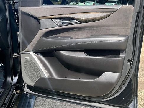 Used 2019 Cadillac Escalade Platinum AWD/4WD image 23