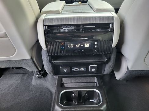 Used 2023 Jeep Wagoneer Series III w/ Rear Seat Video Group 1 image 16