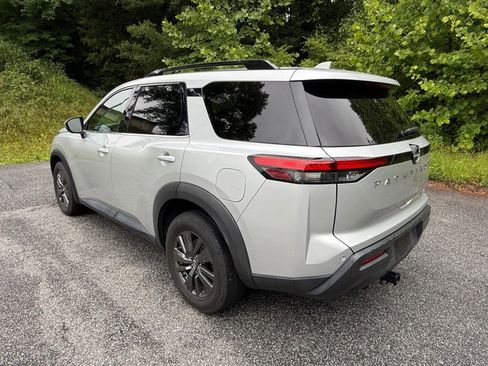 Used 2022 Nissan Pathfinder SV AWD/4WD image 8