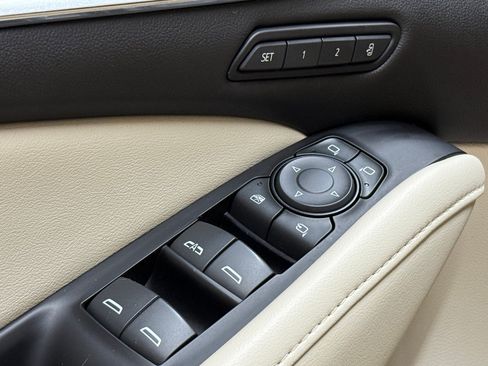 Used 2023 Buick Enclave Avenir image 23