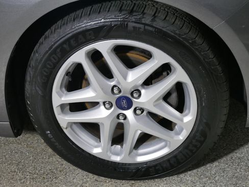 Used 2014 Ford Fusion SE w/ Equipment Group 202A image 15