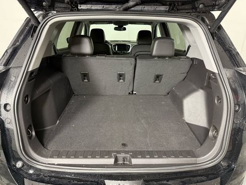 Used 2024 GMC Terrain SLT w/ Elevation Edition image 11