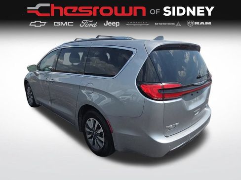 Used 2021 Chrysler Pacifica Touring-L FWD image 7