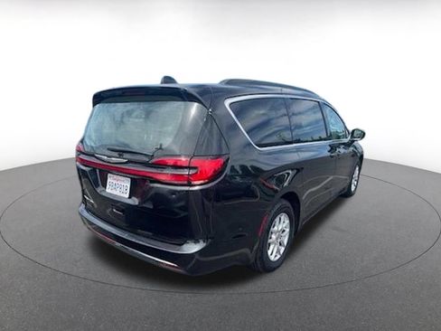 Used 2022 Chrysler Pacifica Touring-L FWD image 4