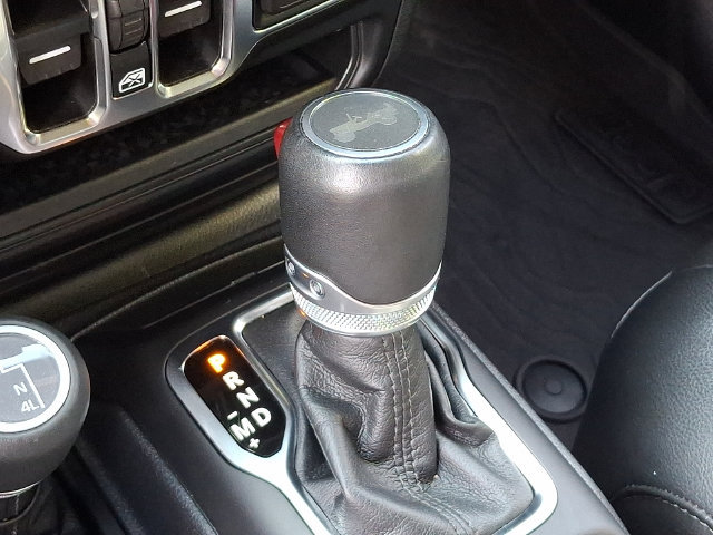 Used 2023 Jeep Wrangler Unlimited Sahara AWD/4WD image 14