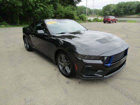 Used 2024 Ford Mustang GT Premium RWD image 6