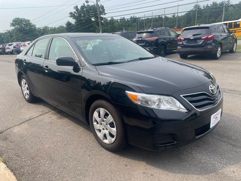 Used 2010 Toyota Camry LE FWD image 3