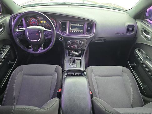 Used 2018 Dodge Charger SXT w/ Blacktop Package RWD image 9