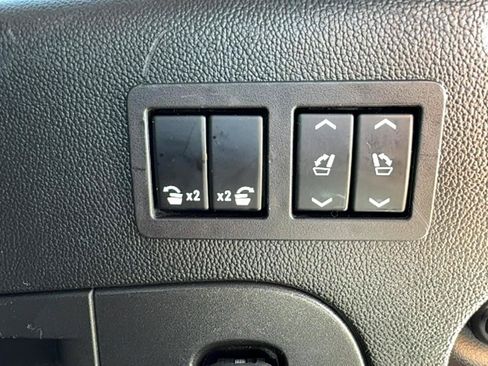 Used 2018 GMC Yukon XL SLT AWD/4WD image 11
