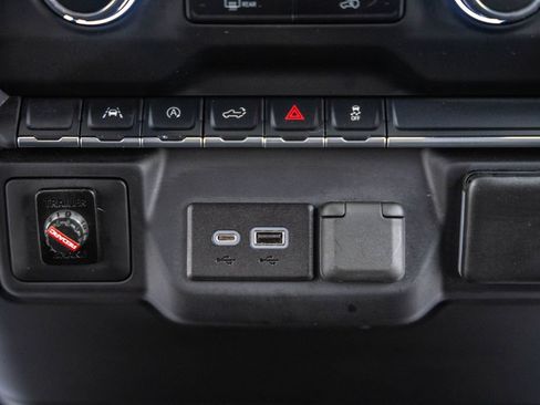 Used 2022 Chevrolet Silverado 1500 Custom AWD/4WD image 25