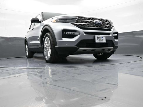 Used 2022 Ford Explorer King Ranch w/ Premium Technology Package AWD/4WD image 31