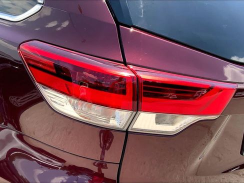 Used 2018 Toyota Highlander Limited Platinum AWD/4WD image 29