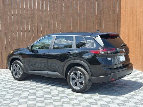 Used 2025 Nissan Rogue SV FWD image 14