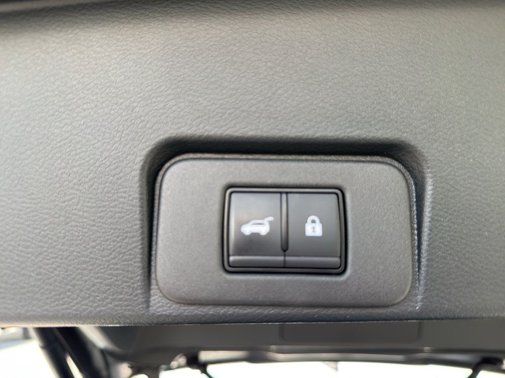 Used 2025 Nissan Rogue SV AWD/4WD image 8